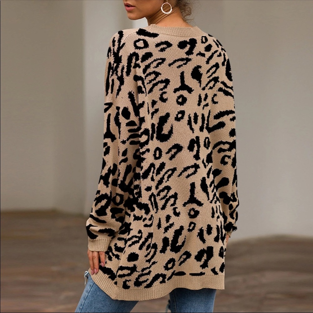 LOOSE KNIT ANIMAL PRINT COZY SWEATER - Picture 3 of 4